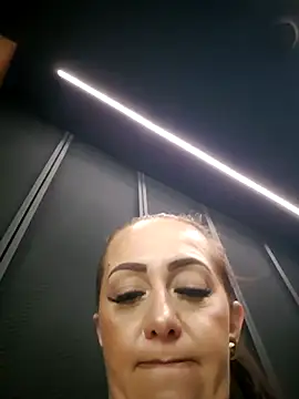 AvaLloyd online show from 02-26-25, 03:32