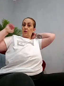 AvaLloyd online show from 03-17-25, 03:47