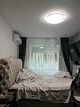 AvaLloyd online show from 02-08-26, 09:45