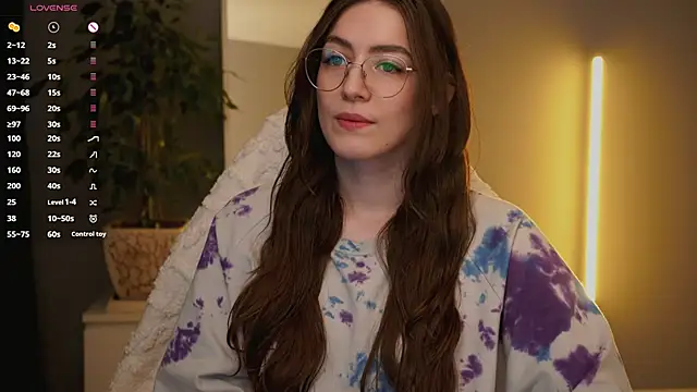 Ester Hill online show from 10-06-25, 01:36