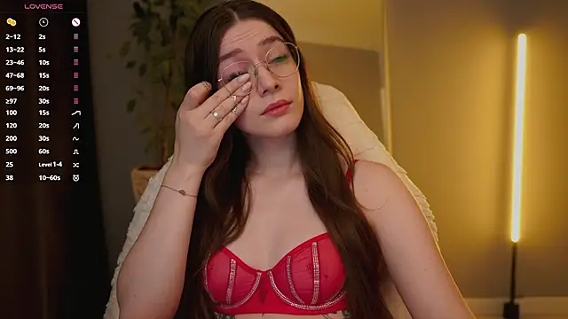 Snapshot of Ester_Hill chatting on 02-14-26, 02:52 Ester Hill online show from 02-14-26, 02:52