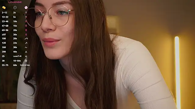 Snapshot of Ester_Hill chatting on 04-06-26, 04:46 Ester Hill online show from 04-06-26, 04:46