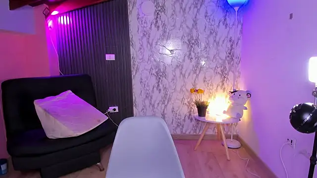 chloe blue online show from 11-13-25, 11:20