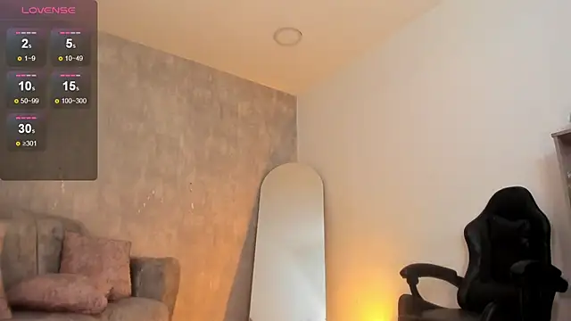 Snapshot of miacoopersx chatting on 10-17-25, 01:03 miacoopersx online show from 10-17-25, 01:03