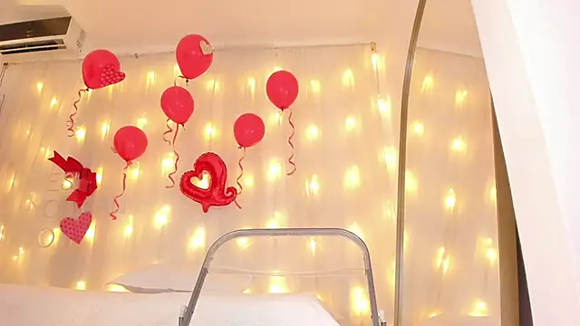 Petite Lucie online show from 02-13-25, 10:11