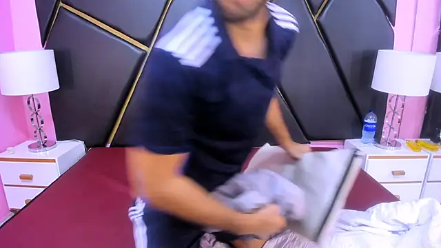 MilanZaire online show from 11-08-25, 02:12