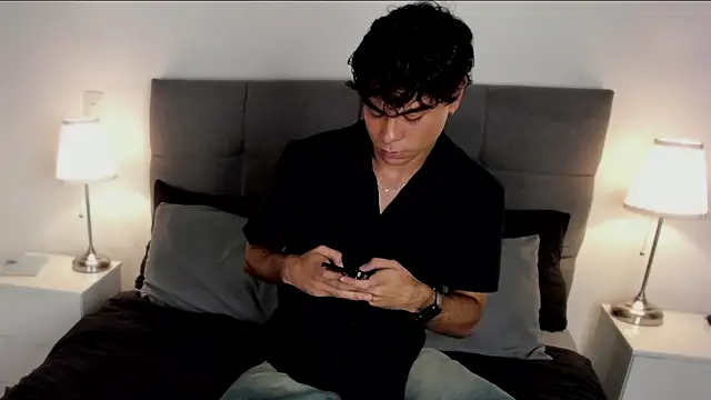 Snapshot of oliversstream chatting on 01-12-25, 02:14 oliversstream online show from 01-12-25, 02:14