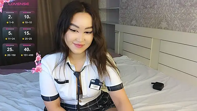 Snapshot of Diana_Moon_ chatting on 05-19-26, 01:56 Diana Moon online show from 05-19-26, 01:56