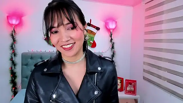 Snapshot of lina_bedoya_ chatting on 12-12-24, 02:44 lina bedoya online show from 12-12-24, 02:44