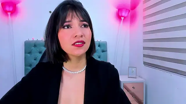 Snapshot of lina_bedoya_ chatting on 01-18-25, 11:43 lina bedoya online show from 01-18-25, 11:43
