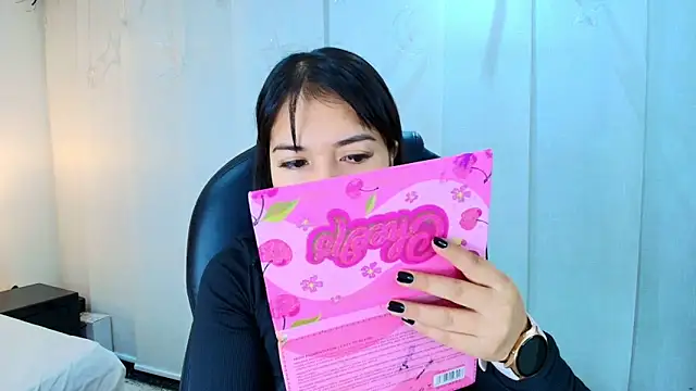 lina bedoya  online show from 12-01-25, 11:37