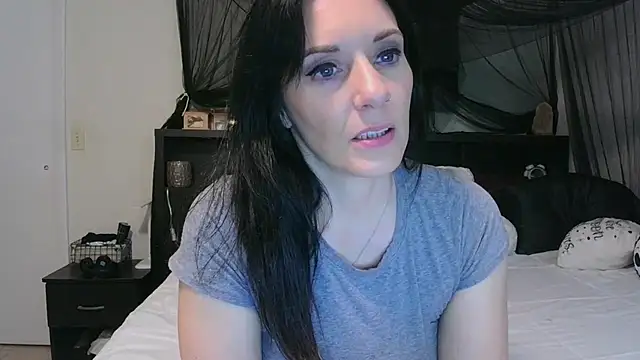 CrystalLakeXO online show from 05-01-26, 04:28