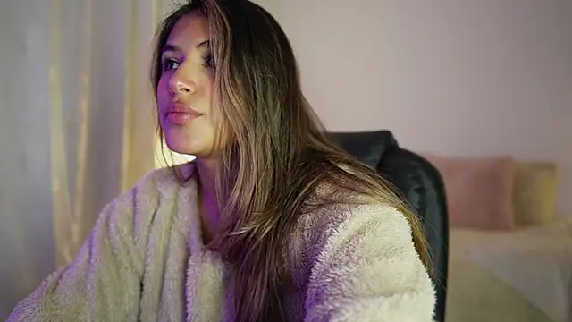 Snapshot of SaraParisi chatting on 09-27-25, 11:10 SaraParisi online show from 09-27-25, 11:10