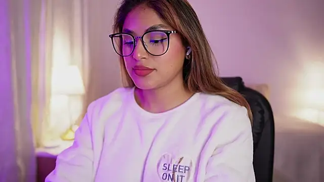 Snapshot of SaraParisi chatting on 09-30-25, 11:21 SaraParisi online show from 09-30-25, 11:21