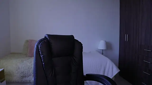 Snapshot of SaraParisi chatting on 10-02-25, 10:17 SaraParisi online show from 10-02-25, 10:17