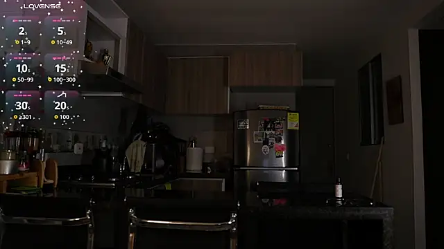 Snapshot of SaraParisi chatting on 10-09-25, 11:47 SaraParisi online show from 10-09-25, 11:47