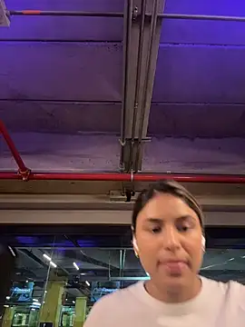 Snapshot of SaraParisi chatting on 11-05-25, 04:18 SaraParisi online show from 11-05-25, 04:18