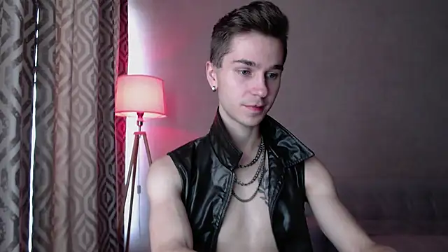 Snapshot of Joseph__Quinn chatting on 10-03-25, 08:22 Joseph Quinn online show from 10-03-25, 08:22