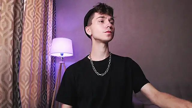 Snapshot of Joseph__Quinn chatting on 10-08-25, 03:59 Joseph Quinn online show from 10-08-25, 03:59