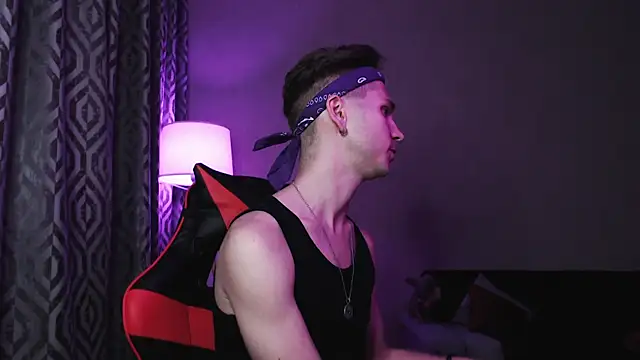 Snapshot of Joseph__Quinn chatting on 10-15-25, 05:13 Joseph Quinn online show from 10-15-25, 05:13