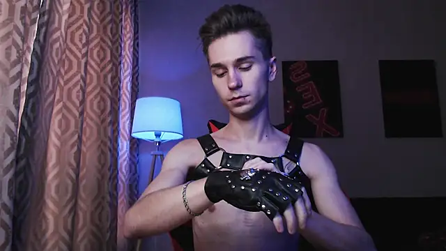 Snapshot of Joseph__Quinn chatting on 10-17-25, 04:04 Joseph Quinn online show from 10-17-25, 04:04