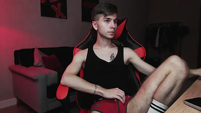 Snapshot of Joseph__Quinn chatting on 10-20-25, 01:22 Joseph Quinn online show from 10-20-25, 01:22