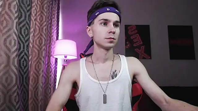 Snapshot of Joseph__Quinn chatting on 10-25-25, 06:21 Joseph Quinn online show from 10-25-25, 06:21