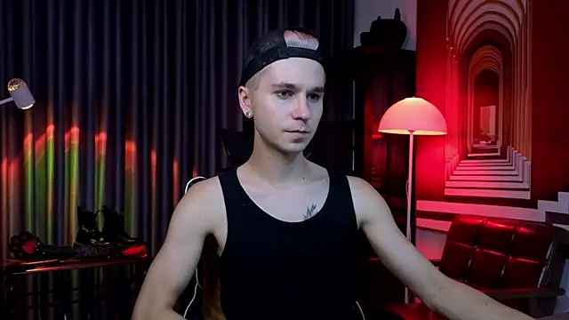 Joseph  Quinn online show from 05-06-26, 03:57