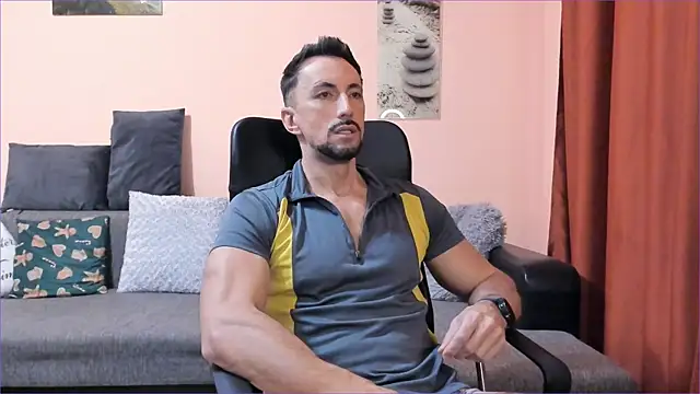 HotHunkTrainer online show from 01-05-25, 09:48