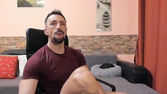 HotHunkTrainer online show from 05-02-26, 08:41