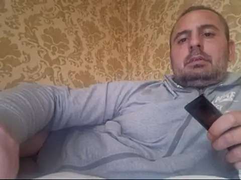 Snapshot of Basszos88i chatting on 10-18-25, 12:06 Basszos88i online show from 10-18-25, 12:06