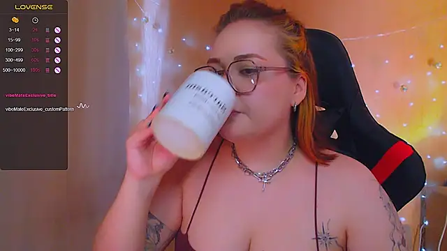 Snapshot of lala_loulou_land chatting on 05-08-26, 02:33 lala loulou land online show from 05-08-26, 02:33