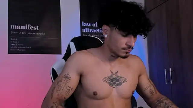 Snapshot of Thomas_Fit1 chatting on 03-10-26, 04:56 Thomas Fit1 online show from 03-10-26, 04:56