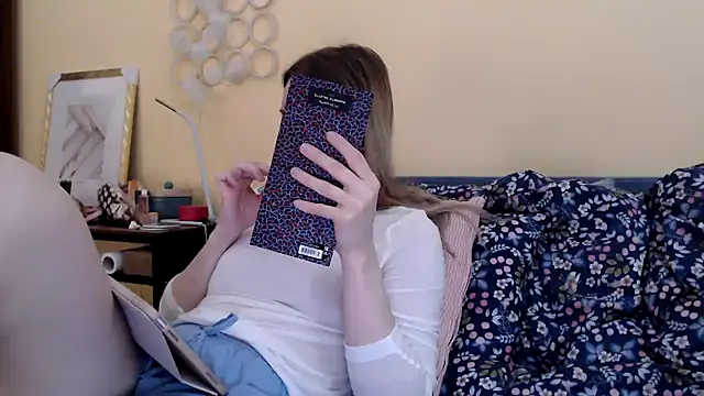 Snapshot of Scarlettford chatting on 03-17-25, 05:05 Scarlettford online show from 03-17-25, 05:05