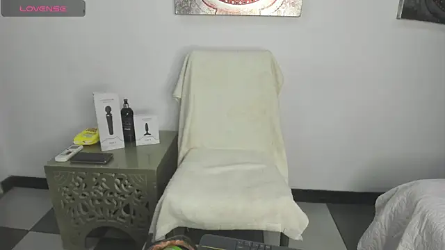 Snapshot of AnthonelaDuque chatting on 01-27-25, 12:05 AnthonelaDuque online show from 01-27-25, 12:05