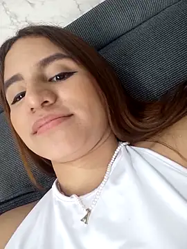 Snapshot of AnthonelaDuque chatting on 02-10-25, 09:47 AnthonelaDuque online show from 02-10-25, 09:47