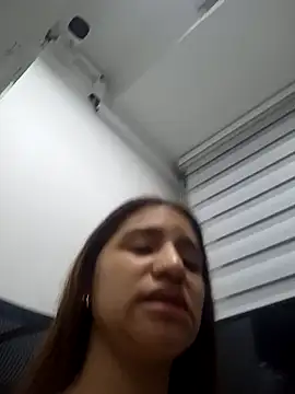 Snapshot of AnthonelaDuque chatting on 02-11-25, 11:54 AnthonelaDuque online show from 02-11-25, 11:54