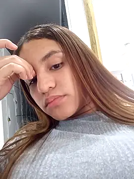 Snapshot of AnthonelaDuque chatting on 02-11-25, 06:11 AnthonelaDuque online show from 02-11-25, 06:11