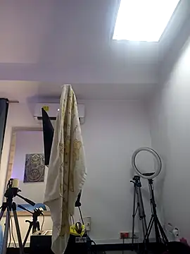 Snapshot of AnthonelaDuque chatting on 02-19-25, 11:38 AnthonelaDuque online show from 02-19-25, 11:38