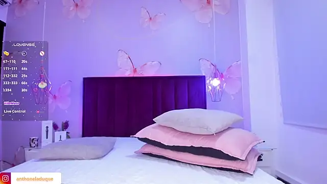 Snapshot of AnthonelaDuque chatting on 03-10-25, 02:59 AnthonelaDuque online show from 03-10-25, 02:59