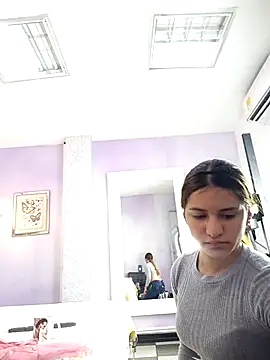 Snapshot of AnthonelaDuque chatting on 03-17-25, 11:53 AnthonelaDuque online show from 03-17-25, 11:53