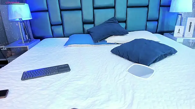 Snapshot of AnthonelaDuque chatting on 09-14-25, 12:04 AnthonelaDuque online show from 09-14-25, 12:04