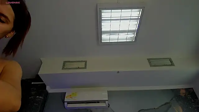 Snapshot of AnthonelaDuque chatting on 09-29-25, 11:48 AnthonelaDuque online show from 09-29-25, 11:48