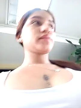 Snapshot of AnthonelaDuque chatting on 10-03-25, 11:51 AnthonelaDuque online show from 10-03-25, 11:51