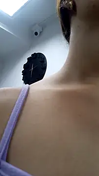 Snapshot of AnthonelaDuque chatting on 11-03-25, 11:33 AnthonelaDuque online show from 11-03-25, 11:33