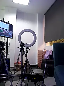 AnthonelaDuque online show from 11-30-25, 11:58