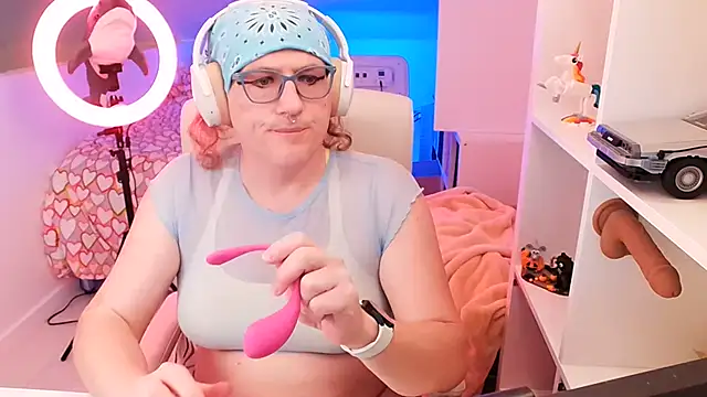 Snapshot of TransCayenne chatting on 11-06-25, 06:53 TransCayenne online show from 11-06-25, 06:53