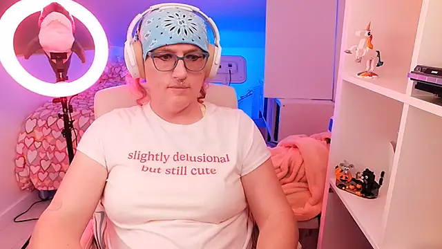 Snapshot of TransCayenne chatting on 11-11-25, 07:58 TransCayenne online show from 11-11-25, 07:58