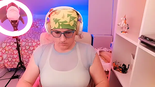 Snapshot of TransCayenne chatting on 11-12-25, 06:41 TransCayenne online show from 11-12-25, 06:41