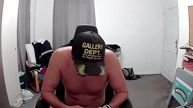 Snapshot of PKrisztian chatting on 10-03-25, 04:04 PKrisztian online show from 10-03-25, 04:04